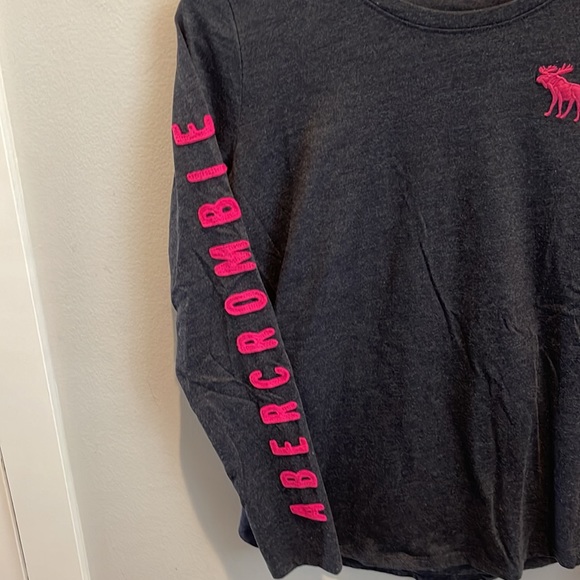 Abercrombie & Fitch girls long sleeve.. Like new condition - Picture 2 of 4